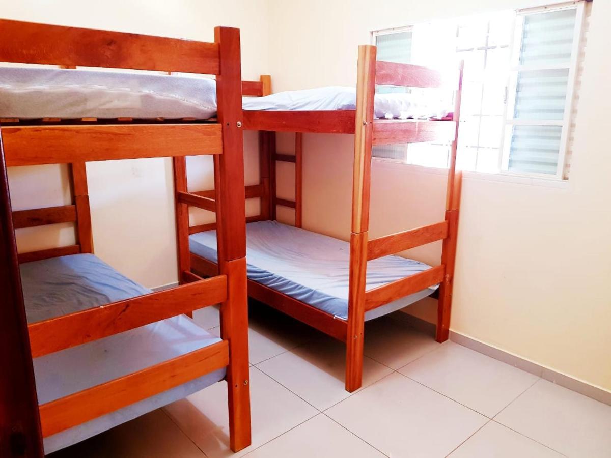 Ótima Casa Caldas Novas 2 km do centro para ate 14 pesssoas com piscina aquecida, churrrasqueira, Wifi Exterior foto